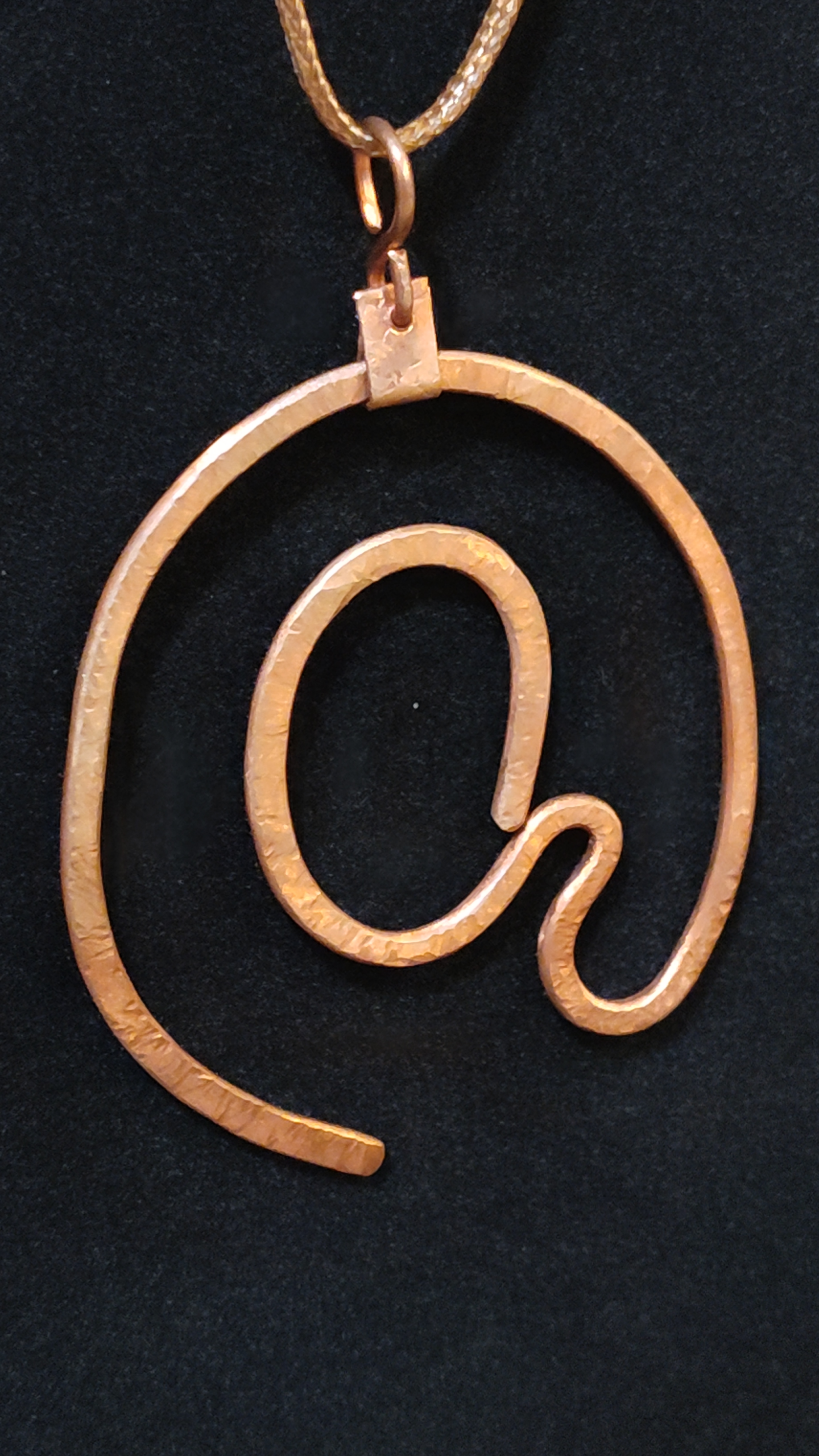 the influencer hammered copper wire pendant