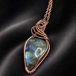 casual copper swirls labradorite pendant