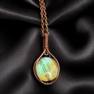 bright-lie circular labradorite pendant
